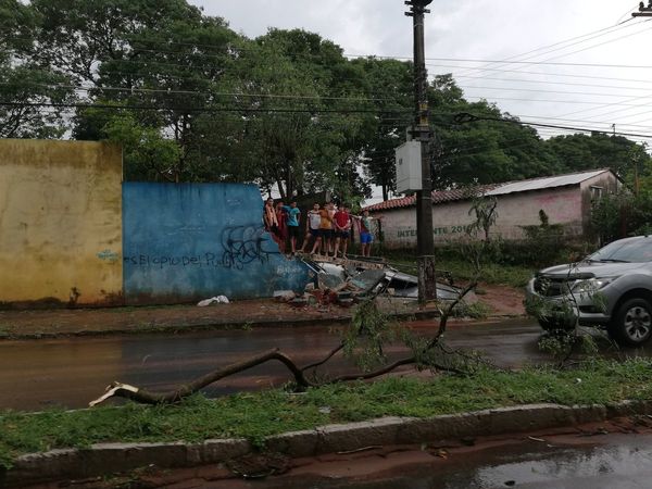 Destrozos en Central tras temporal