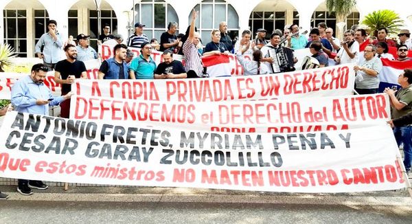 Manifestación de músicos frente al Palacio Judicial