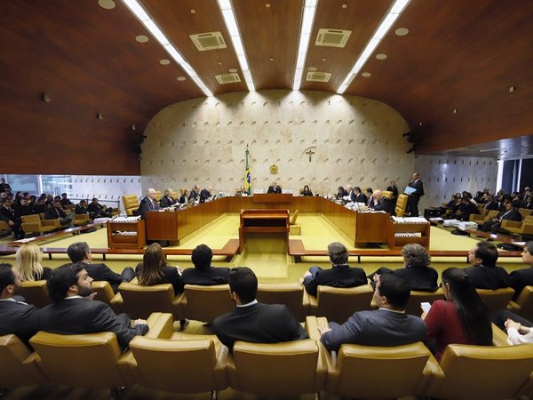 Supremo adopta decisión que puede liberar a Lula y a miles de presos
