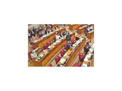 Crean comisión para investigar títulos de tierras