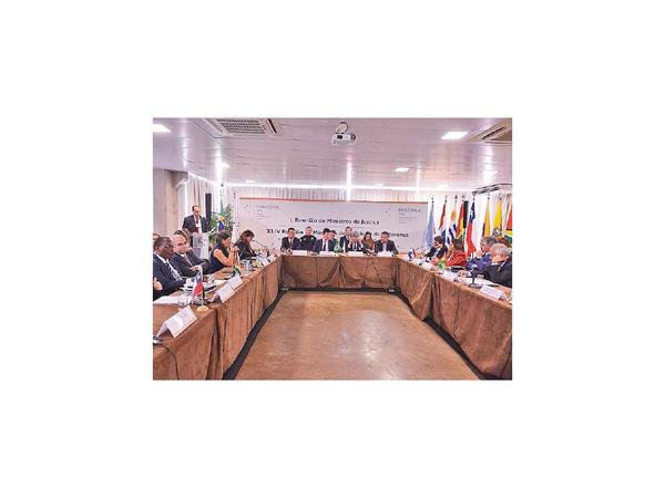 Policías del Mercosur cruzarán las fronteras detrás de criminales