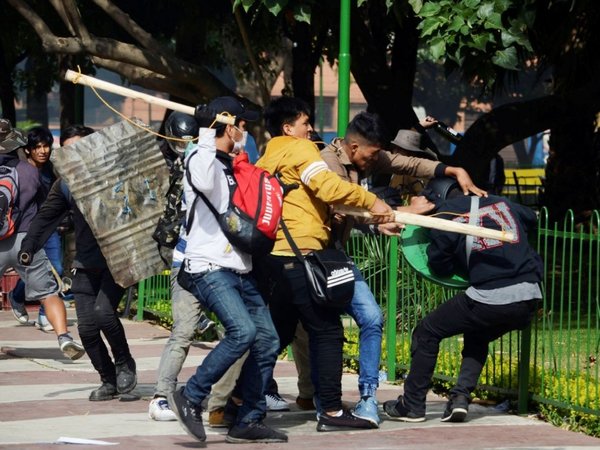 El líder opositor busca arrinconar a Evo; obispos piden diálogo en Bolivia