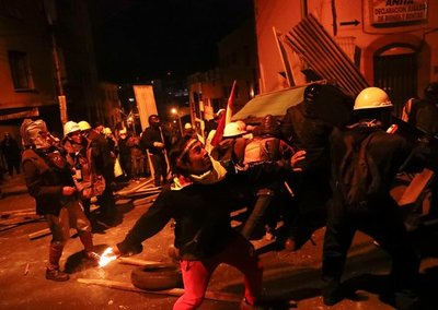 La Paz vive otra noche de incidentes cerca de la sede del Gobierno boliviano - .::RADIO NACIONAL::.