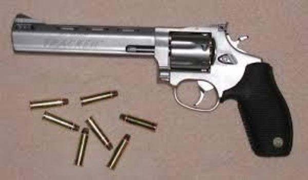 Detienen a hombre que había hurtado arma de fuego