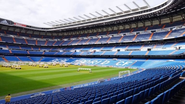 HOY / Real Madrid y Barcelona ganarían 40 millones de dólares anuales renombrando sus estadios