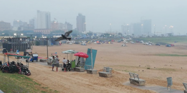 HOY / Hinchas argentinos acamparon en la Costanera