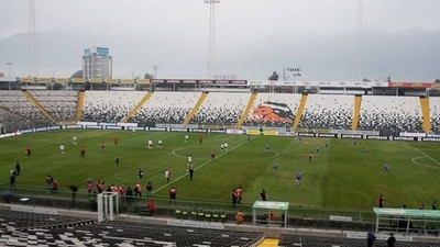 HOY / Vuelve a rodar el balón en Chile tras semanas parado y pendiente de campeón