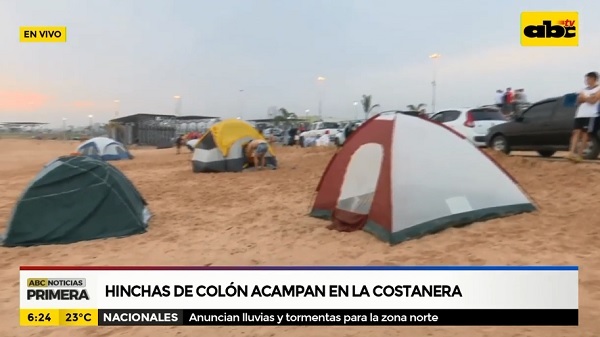 Hinchas de Colón acampan en la Costanera