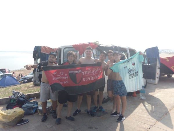 Hinchas argentinos copan la Costanera
