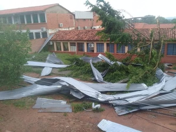 Colegio afectado por temporal será reparado la próxima semana