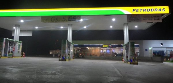 Motochorros roban dos gasolineras en menos de 20 minutos | Noticias Paraguay