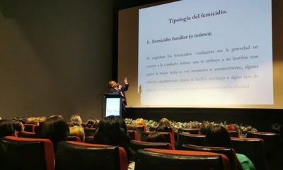 Realizan conferencia magistral sobre feminicidios en Paraguay
