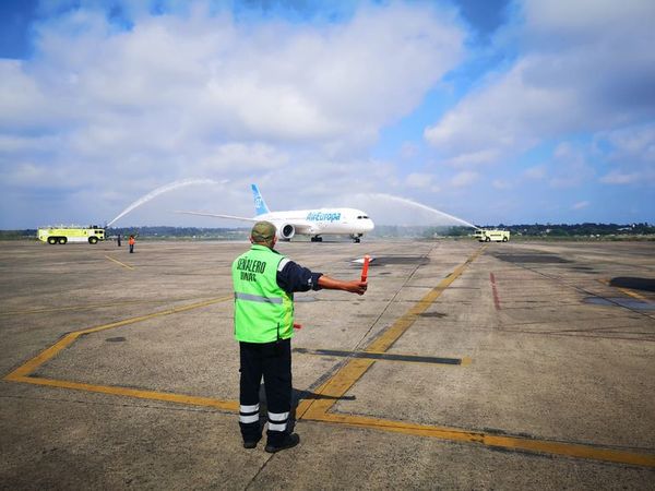 Air Europa renueva su flota y llega a Paraguay   - Nacionales - ABC Color