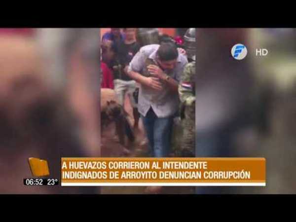 A huevazos corrieron al intendente