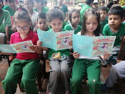 En Ñemby reconocen programas educativos de Central