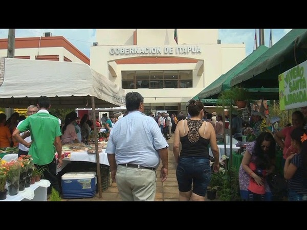 FERIA GASTRONÓMICA Y HORTÍCOLA EN LA EXPLANADA DE LA GOBERNACIÓN DE ITAPÚA