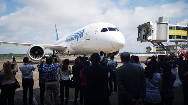 Dreamliner de Air Europa aterrizó hoy en el aeropuerto de Luque - A La Gran 7-30 - ABC Color