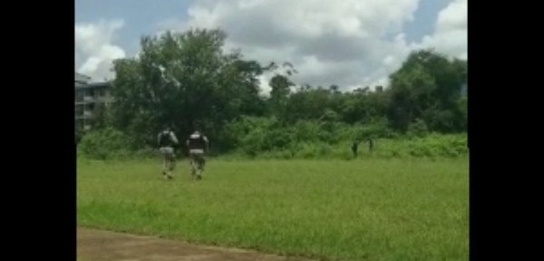 ¡Otra vergüenza! Escapa reo de custodia | Noticias Paraguay