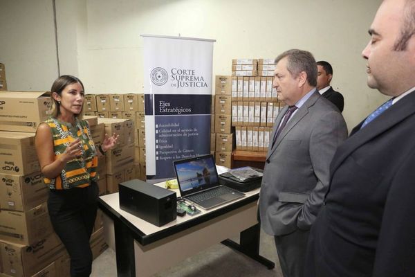 El Presidente Jiménez Rolón inició la recepción de 1.000 equipos informáticos