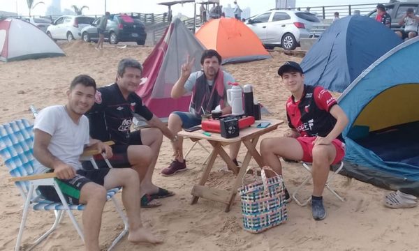 Hinchas de Colón copan Costanera de Asunción