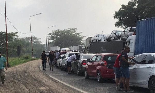 Incesante movimiento en la frontera y aún falta el grueso de la hinchada