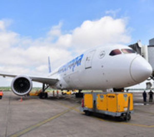 El Boeing 787-8 aterriza en Paraguay - Paraguay.com