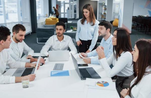 Ignorar a tus compañeros de trabajo es la clave para evitar el estrés - SNT