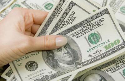Uno de cada cinco estadounidenses prefiere guardar el dinero en casa y no en el banco - SNT