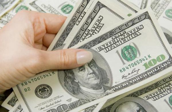 Uno de cada cinco estadounidenses prefiere guardar el dinero en casa y no en el banco - SNT