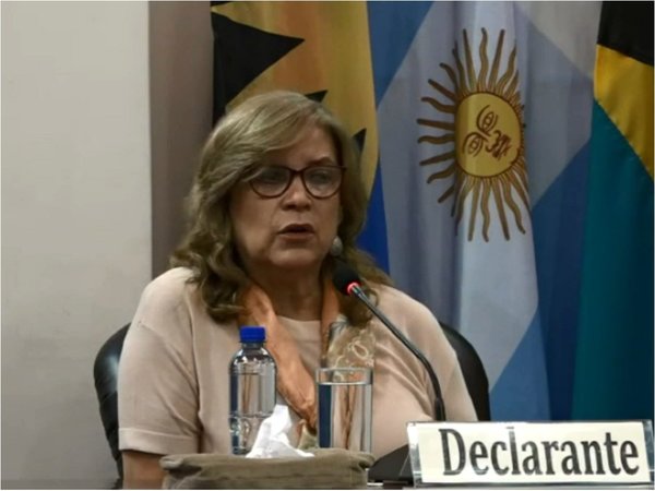 Justicia admite querella contra Cristina Arrom
