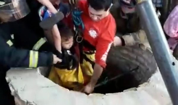 Rescatan a niño de 4 años que cayó a un pozo