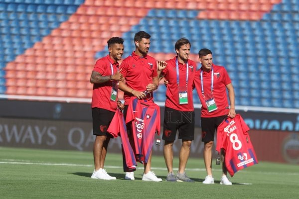 Cerro Porteño regaló una camiseta a cada jugador de Colón