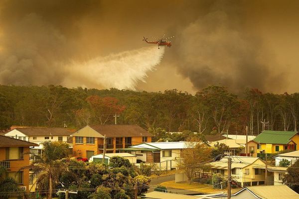 Decenas de incendios asolan el este de Australia                                         - Mundo - ABC Color
