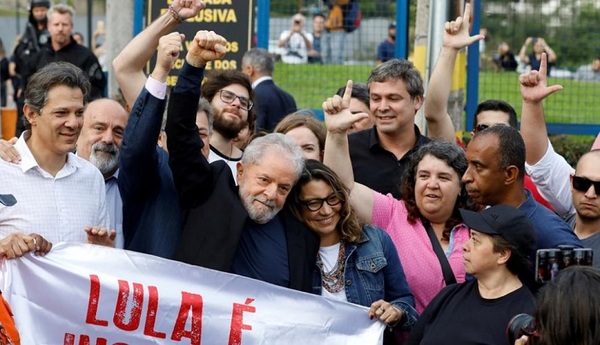 Lula ataca a Bolsonaro en su primer discurso en libertad