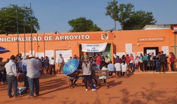 HOY / Junta municipal de Arroyito aprueba pedido de intervención tras escándalo por "obras fantasmas"