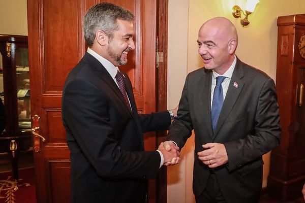 Mario Abdo se reunió con el presidente de la FIFA en Palacio - Nacionales - ABC Color