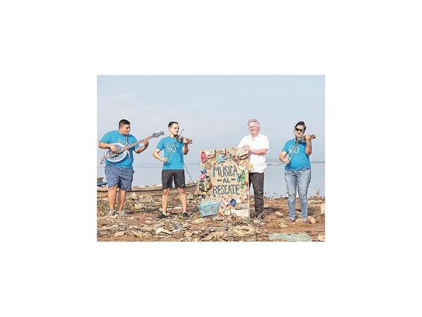 La Orquesta H2O ofreció   un recital  a   orillas del río