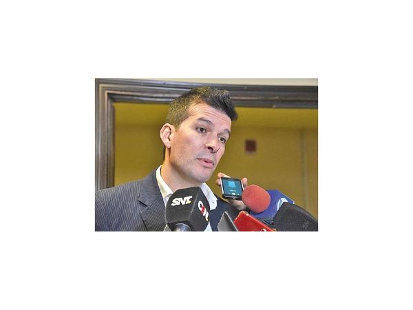 Godoy dice que interfieren sus comunicaciones con Cartes