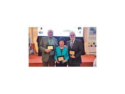 Distinguen  a investigadores eméritos