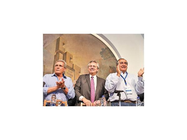 Fernández promete a sindicatos peronistas lugar en su gobierno
