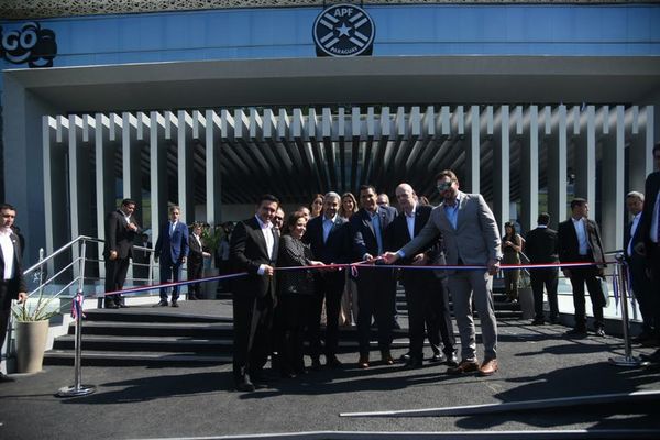 Una inauguración presidencial - Fútbol - ABC Color