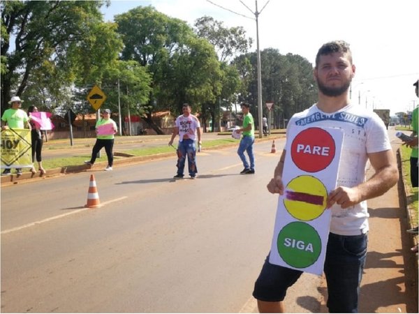 Jóvenes instan a conocer reglas de tránsito para evitar accidentes