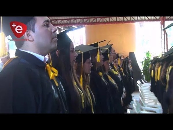 70 profesionales recibieron sus certificados de Magíster en distintas áreas