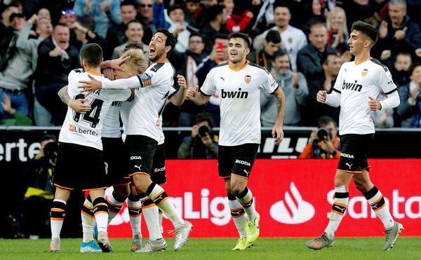 El Valencia tumba a un combativo Granada - Fútbol - ABC Color