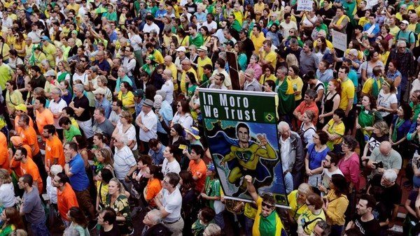 Miles de personas protestaron en Brasil contra la liberación de Lula da Silva
