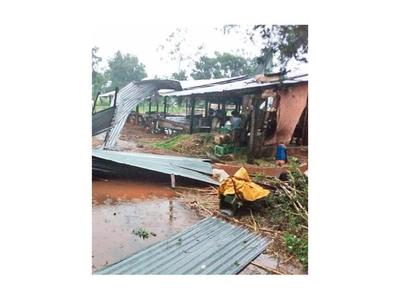 Casas destechadas y cortes de luz a causa del temporal