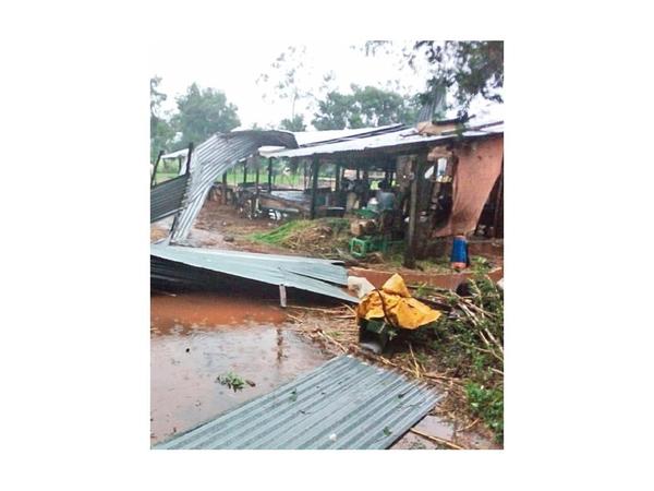Casas destechadas y cortes de luz a causa del temporal