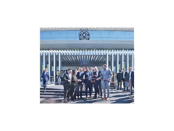 Infantino inauguró la nueva sede de la APF