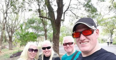 ¡La vida de los albinos en un país de 40 grados!