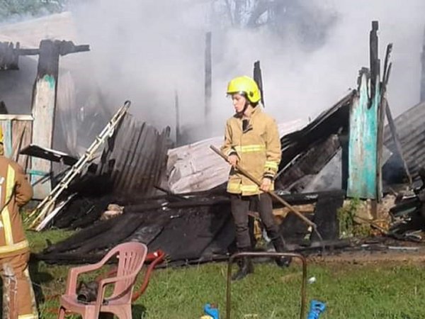 Incendio deja sin casa a una familia en Encarnación